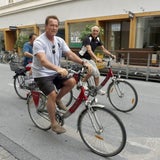 Arnold Schwarzenegger: Mit dem Fahrrad durch Graz