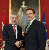 Arnold Schwarzenegger bei Bundespräsident Heinz Fischer