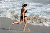 Kelly Brook hat den besten Bikini-Body