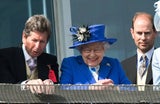 Elizabeth II ganz in blau