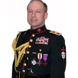 Oslo-Killer Breivik posiert in Uniformen