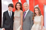 Catherine Zeta-Jones & Michael Douglas feiern Premiere mit Kids