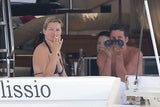 Kate Moss raucht im Yachturlaub