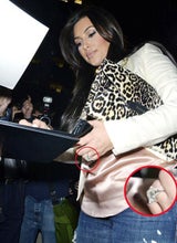 Kim Kardashian präsentiert ihren Verlobungsring