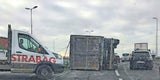 Chaos auf der Südosttangente - LKW umgestürzt