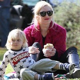 Stylisch: Stefani mit Kids im Park