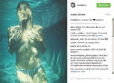 Heidi Klum schwimmt oben ohne