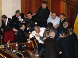 Faustkampf im Ukrainischen Parlament