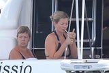 Kate Moss raucht im Yachturlaub