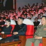 Kim Jong-un zeigt sich mit Frau
