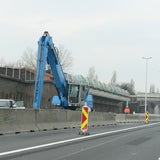 Verwaiste Baustelle auf Donauuferautobahn