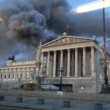 Feuer im Parlament: Brand gelöscht