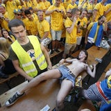 Nackt-Protest vor Ukraine-Spiel
