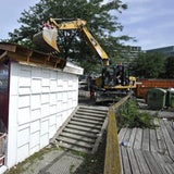 Abriss-Trupp an der Copa Cagrana
