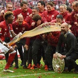 Alaba mit Bierdusche für Guardiola
