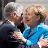 Hier busselt sich Merkel durch Wien