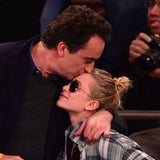 Mary-Kate Olsen bekommt ein Bussi
