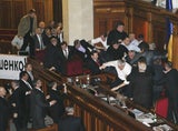 Faustkampf im Ukrainischen Parlament