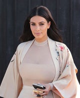 Kim Karsadhian im Presswurst-Look