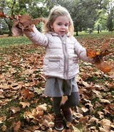 Prinzessin Leonore im Laub
