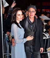 Brad Pitt & Angelina Jolie: Verknallt bei Filmvorführung