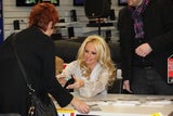 Pamela Anderson in der Lugner City