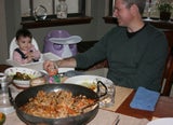 5-jährige isst Essen aus ALLEN Ländern der Welt