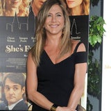 Jennifer Aniston strahlt bei ersten Red Carpet nach Hochzeit