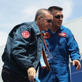 Türkei: Premier steigt in Kampfjet