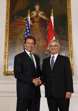 Arnold Schwarzenegger bei Bundeskanzler Werner Faymann.