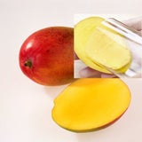 Mango mithilfe von Trinkglas schälen