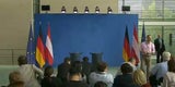 Kanzler und Merkel verlangen Asyl-Gipfel