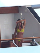 Elle Macpherson zeigt ihren Beachbody