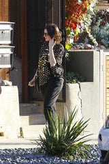 Anne Hathaway versteckt Babybauch
