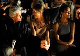 Michael Douglas genießt die New York Fashion Week mit Rosie Huntington-Whitely