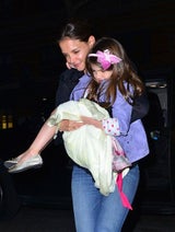 Luxuskind Suri Cruise reist im Hubschrauber