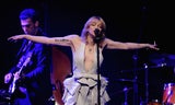 amfAR-Gala in Cannes: Courtney Love zeigt ihr Grusel-Dekolleté