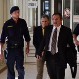 Hochegger in Handschellen vor Gericht