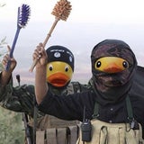 IS-Kämpfer werden zu Quietsche-Enten