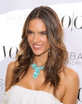 Alessandra Ambrosios heißer Spitzenlook