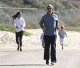 Matthew McConaughey sportlich mit seinen Kids