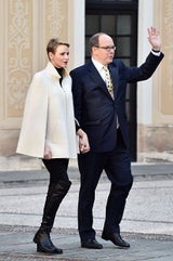Albert & Charlène verteilen Geschenke