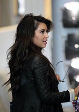 Kim Kardashian: Kahle Stelle am Kopf