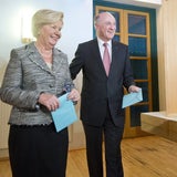 LH Erwin Pröll (ÖVP) bei der Stimmabgabe in Radlbrunn