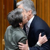 Hier begrüßt Faymann kranke Prammer