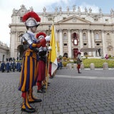 Papst Franziskus feiert erste Ostermesse