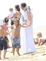 Gwen Stefani & ihre coolen Burschen am Strand
