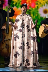 Katy Perry kommt im Vorhang