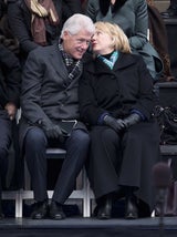 Hillary Clinton zeigt sich mit neuer Frisur