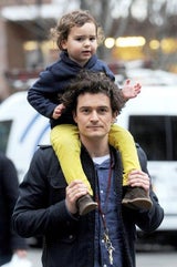 Orlando Bloom spaziert mit Sohn Flynn